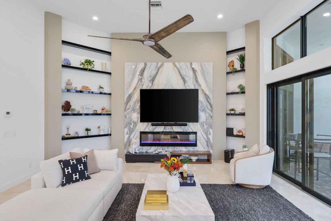 ROYAL PALM POLO - Residential