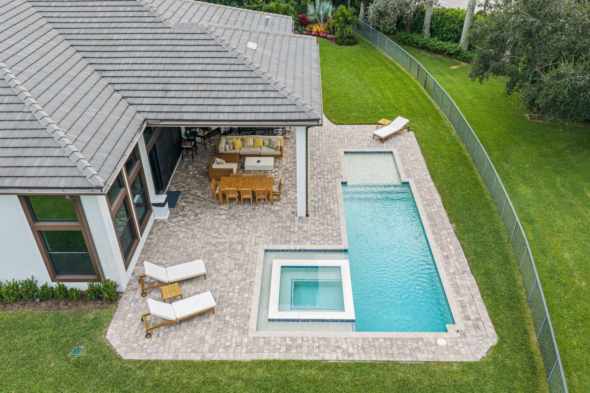 ROYAL PALM POLO - Residential