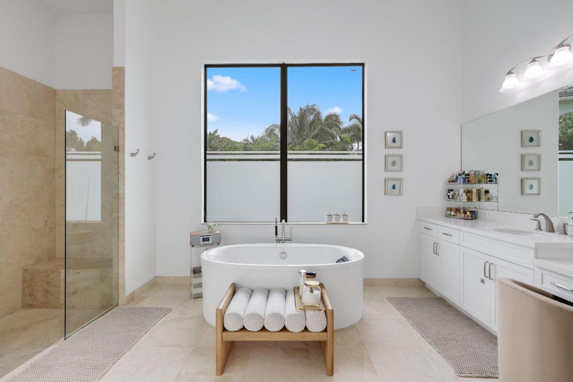 ROYAL PALM POLO - Residential