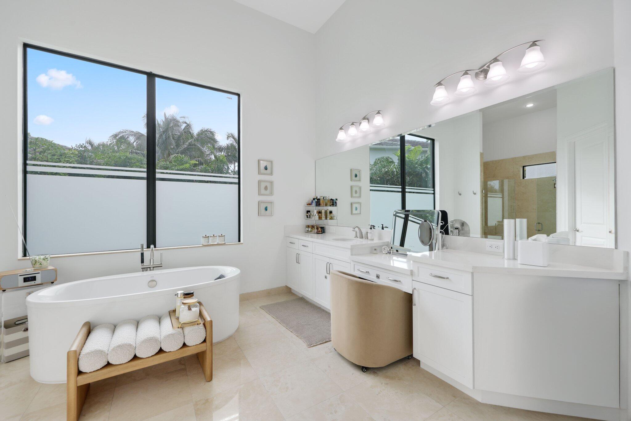 ROYAL PALM POLO - Residential