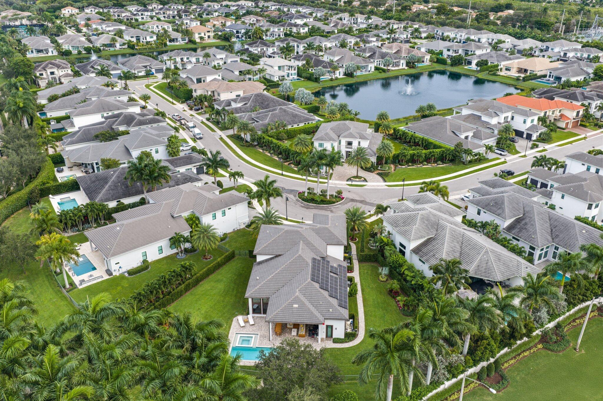 ROYAL PALM POLO - Residential