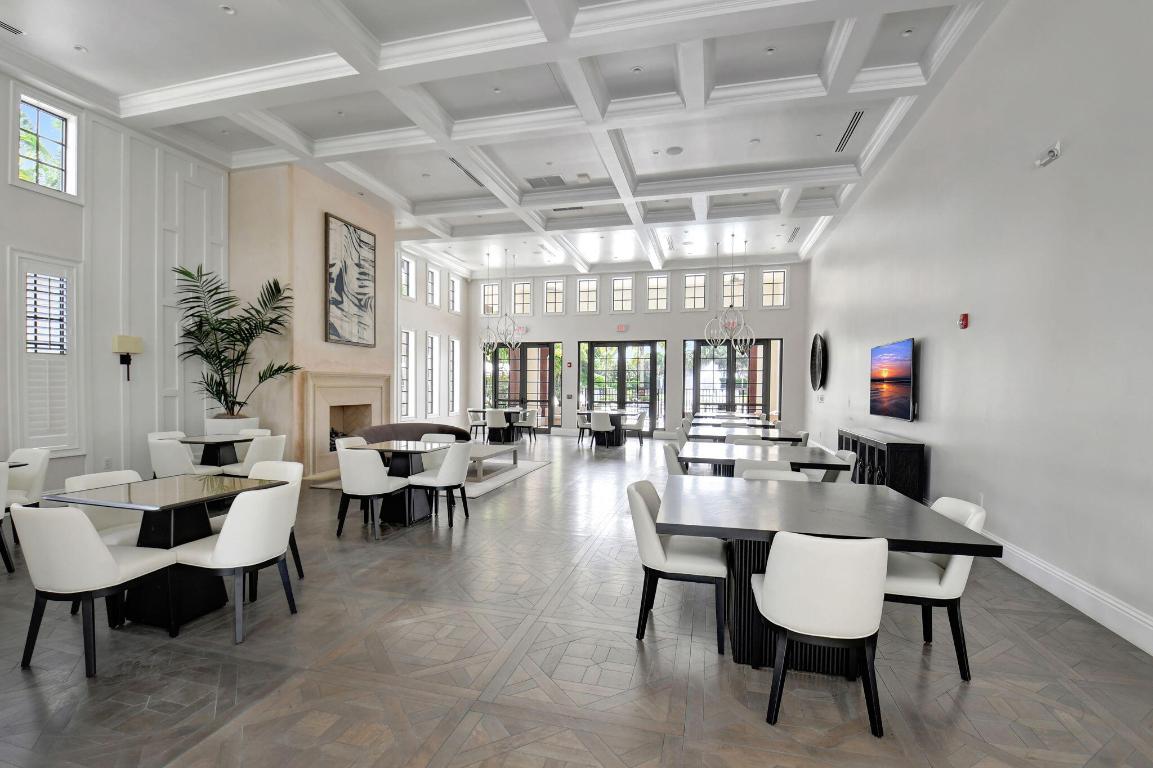 ROYAL PALM POLO - Residential