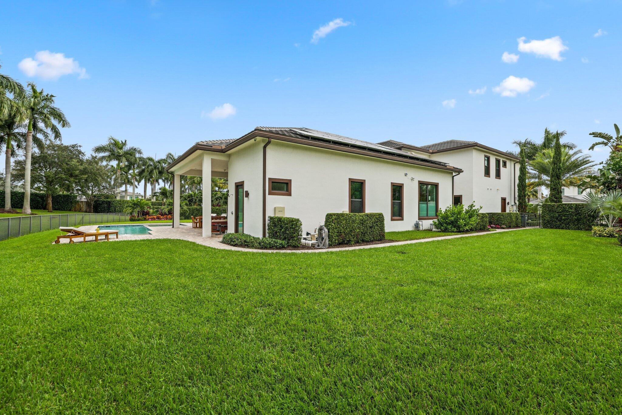 ROYAL PALM POLO - Residential