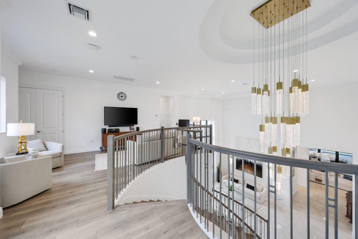 ROYAL PALM POLO - Residential