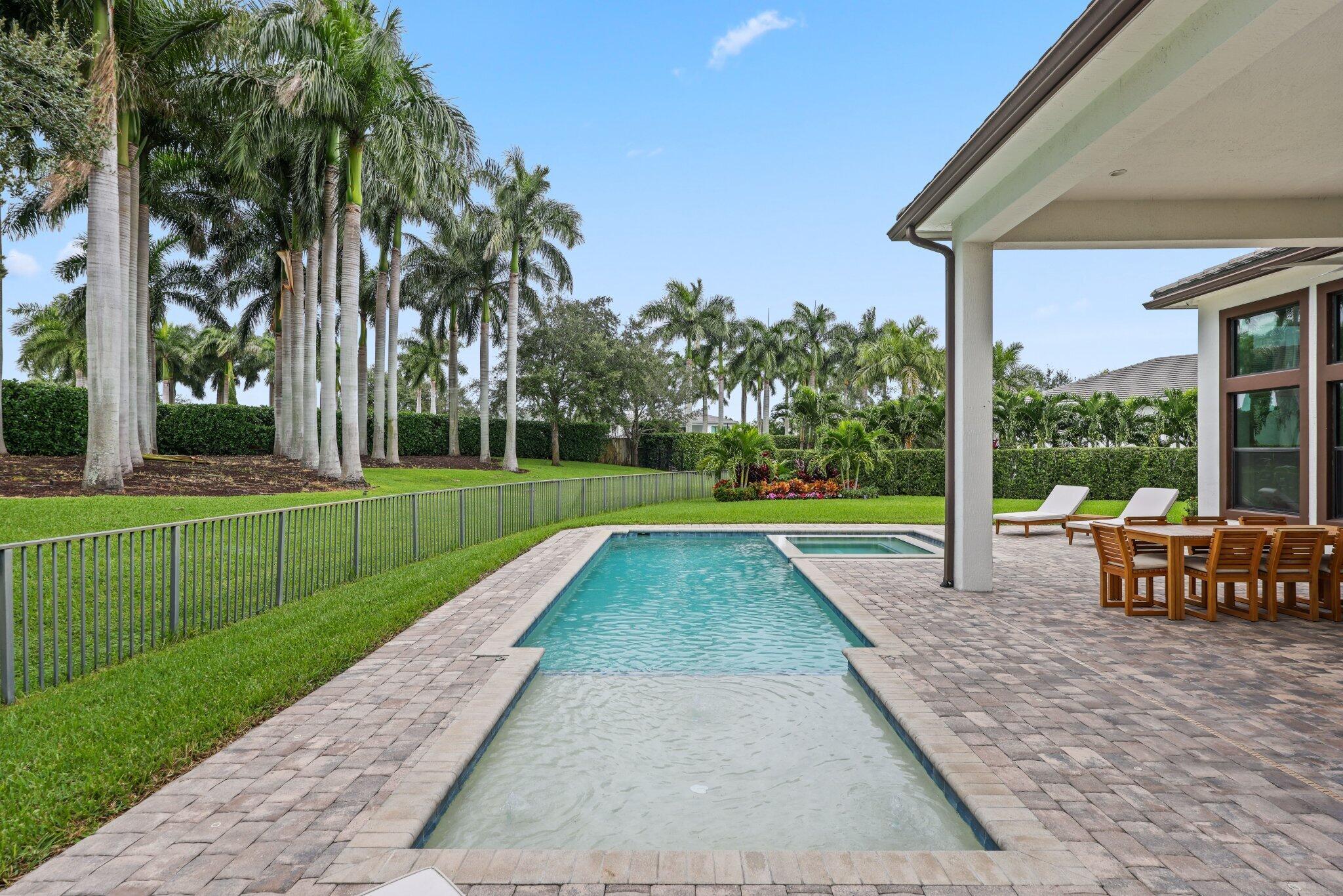 ROYAL PALM POLO - Residential