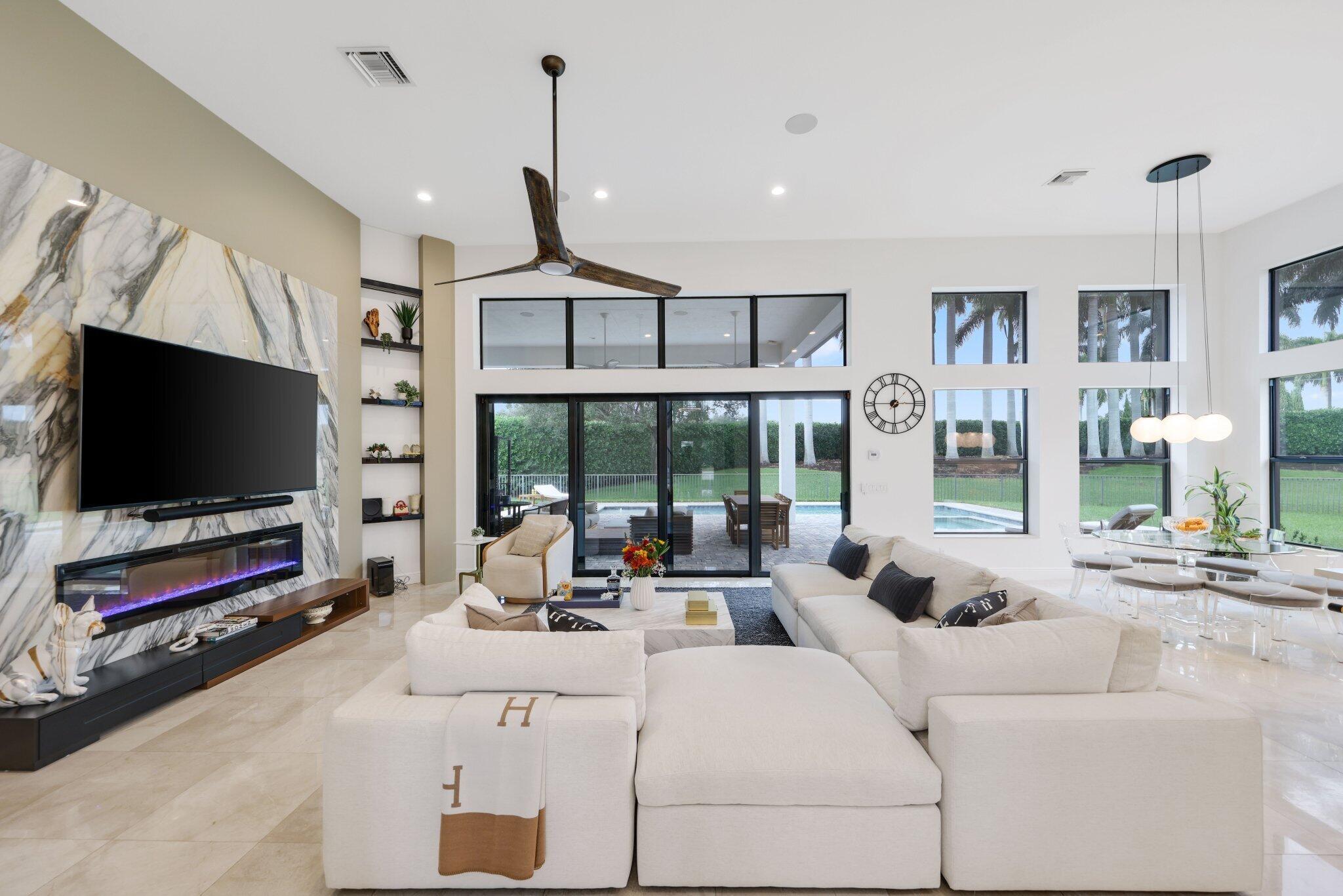 ROYAL PALM POLO - Residential
