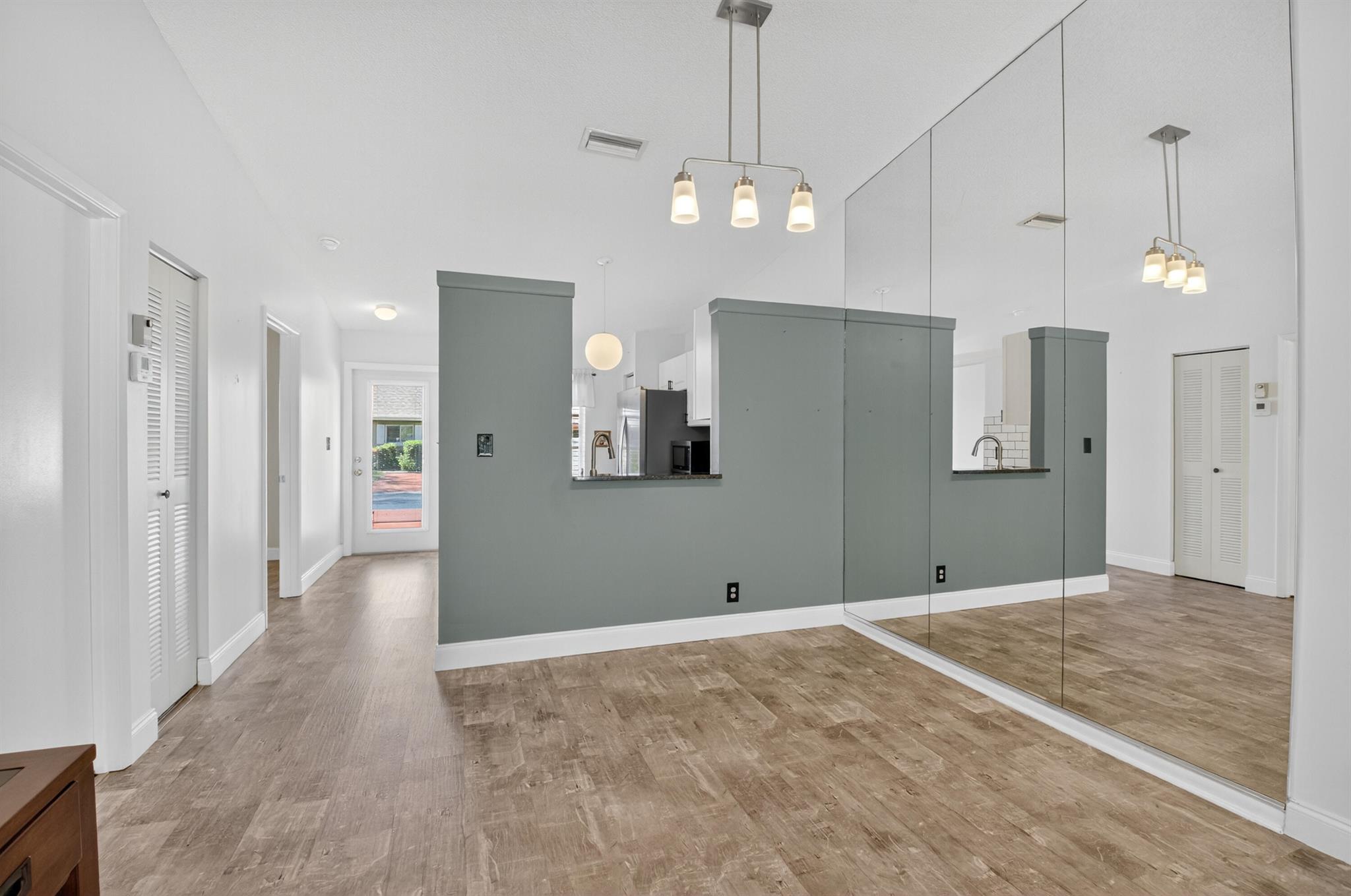 8585 Dreamside Ln