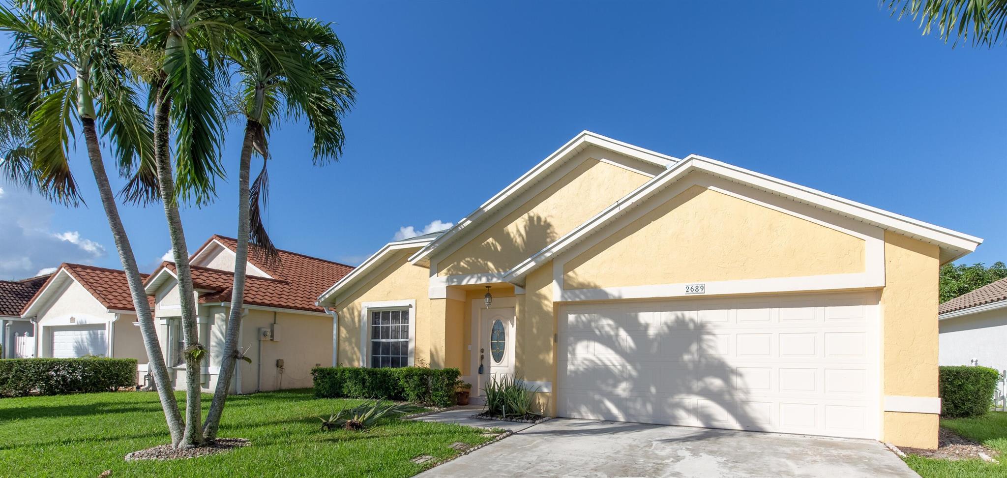 Great location! This property is at a close proximity to all of Wellington's equestrian venues, shopping mall, restaurants, movie theaters, parks, fitness centers, easy acceess in and out of Wellington.