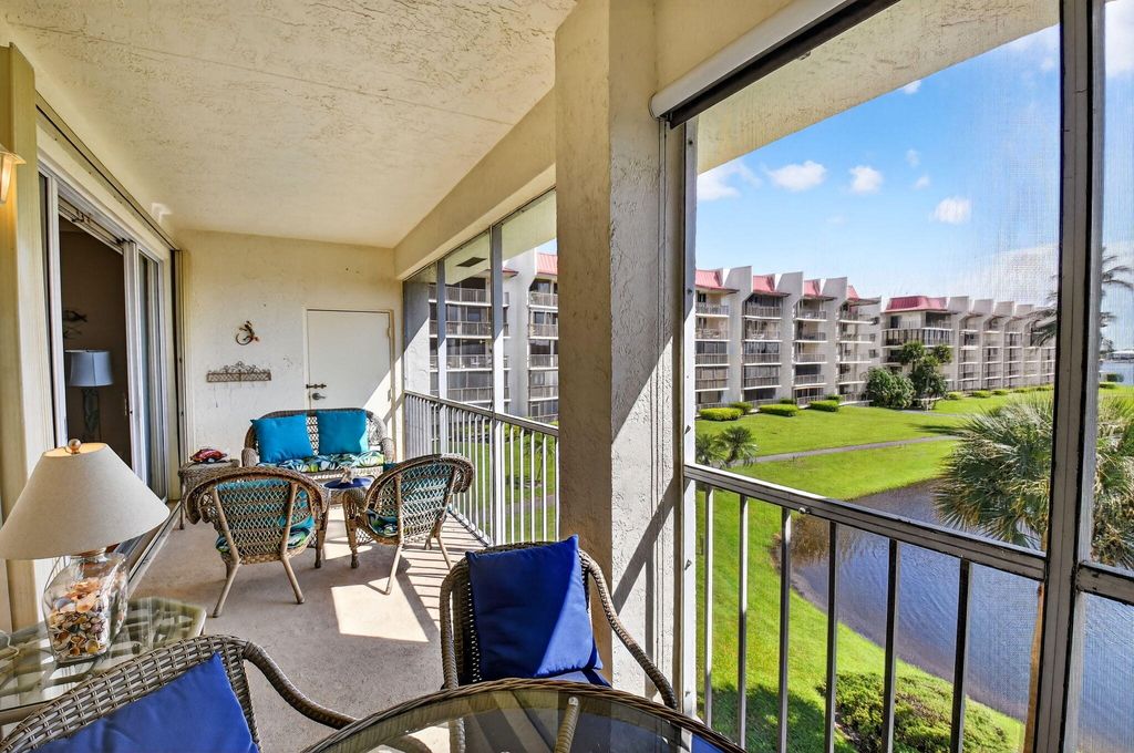 Photo of 102 Half Moon Circle #B3, Hypoluxo, FL 33462 (MLS # R11128506)