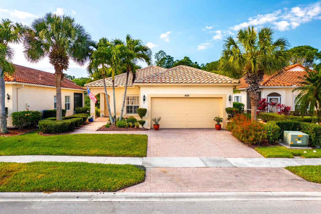 Photo of 409 NW Granville Street, Port Saint Lucie, FL 34986 (MLS # R10959687)