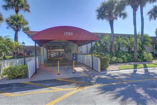 GOLDEN LAKES VILLAGE COND - Residential