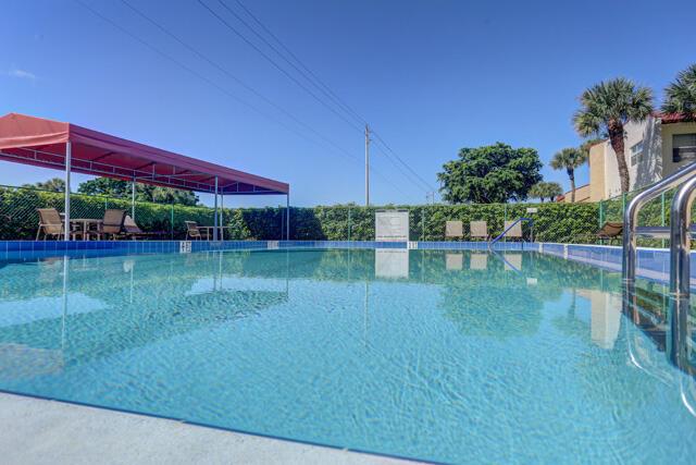 GOLDEN LAKES VILLAGE COND - Residential