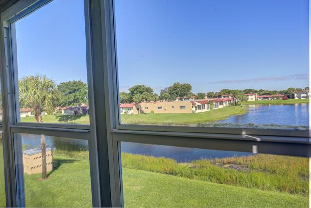 GOLDEN LAKES VILLAGE COND - Residential