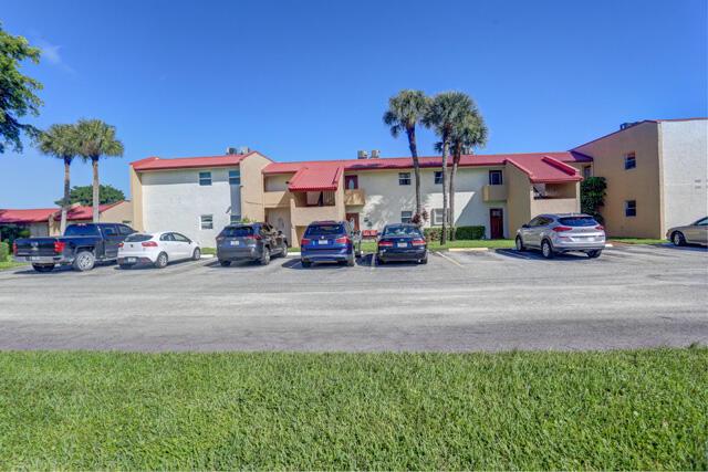 GOLDEN LAKES VILLAGE COND - Residential