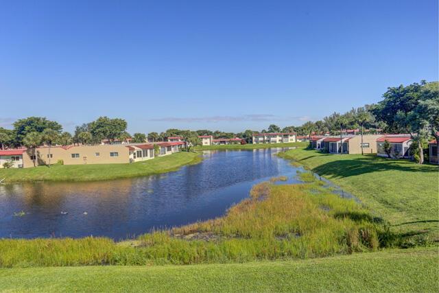 GOLDEN LAKES VILLAGE COND - Residential