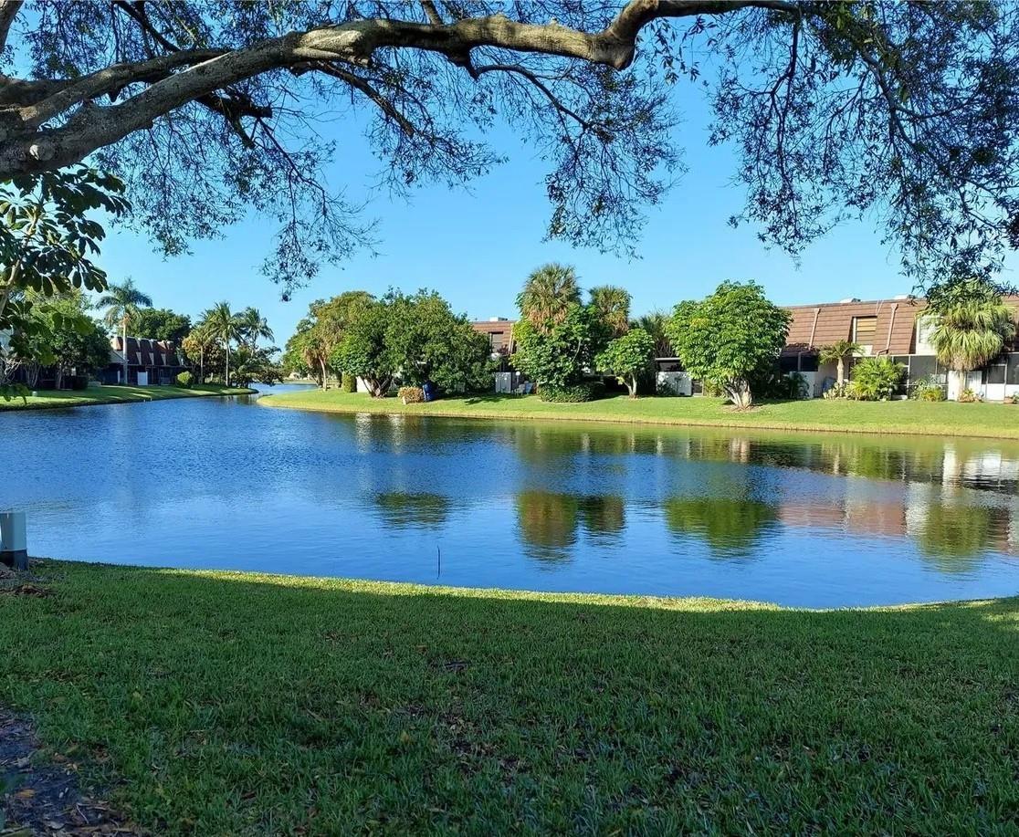 BEAUTIFULLY UPDATED 4 BED 2.5 BATH Pembroke Pines 2 STORY TOWNHOME. LOCATED STEPS AWAY FROM COMMUNITY POOL. UNIT COMES WITH WASHER/DRYER, CENTRAL A/C. LAKE VIEW FROM SECOND FLOOR MASTER BEDROOM FENCED PATIO AND A SCREENED TERRACE WITH LAKE VIEW. MUST SEE!