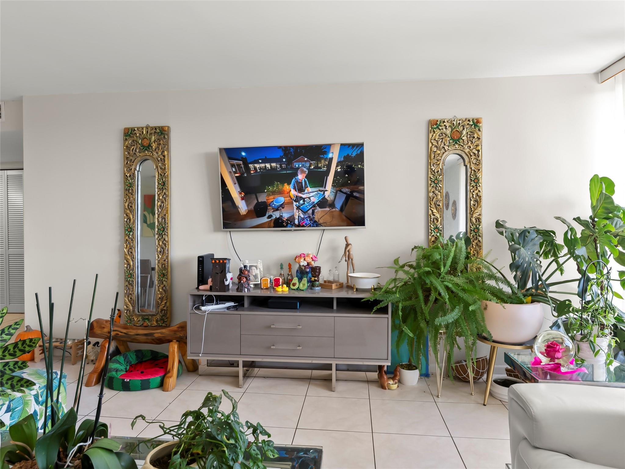 1301 River Reach Dr 515