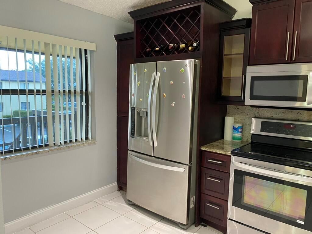 4711 Lucerne Lakes Boulevard E 204