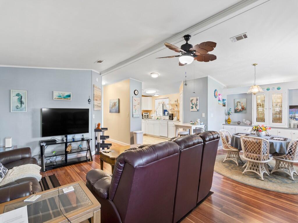 TROPICAL ISLES - Residential