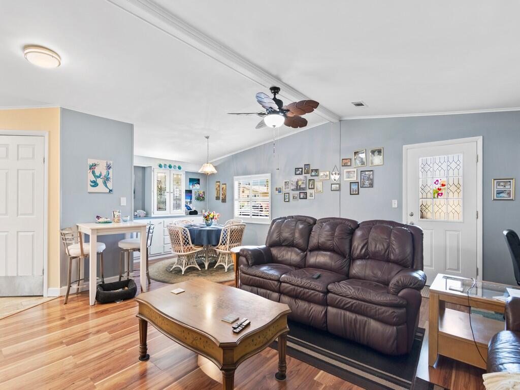 TROPICAL ISLES - Residential