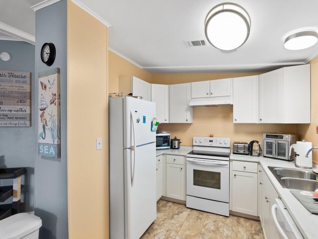 TROPICAL ISLES - Residential