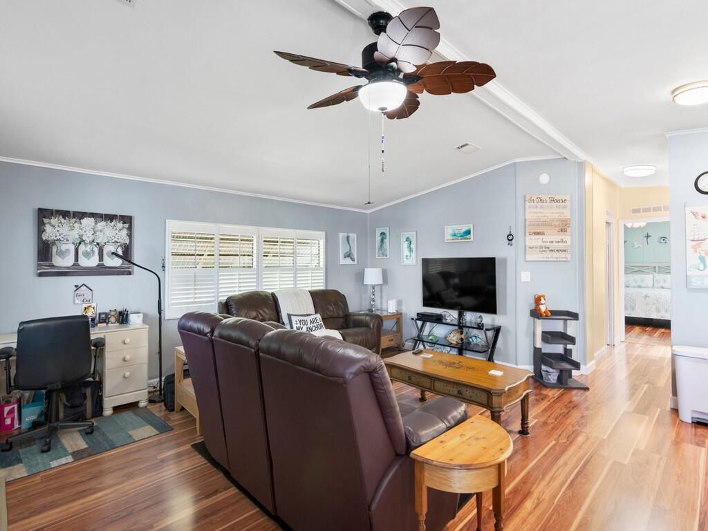 TROPICAL ISLES - Residential