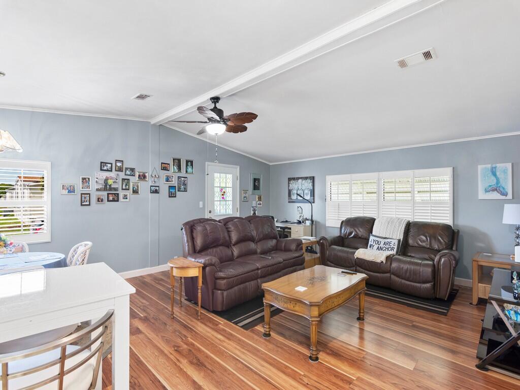 TROPICAL ISLES - Residential