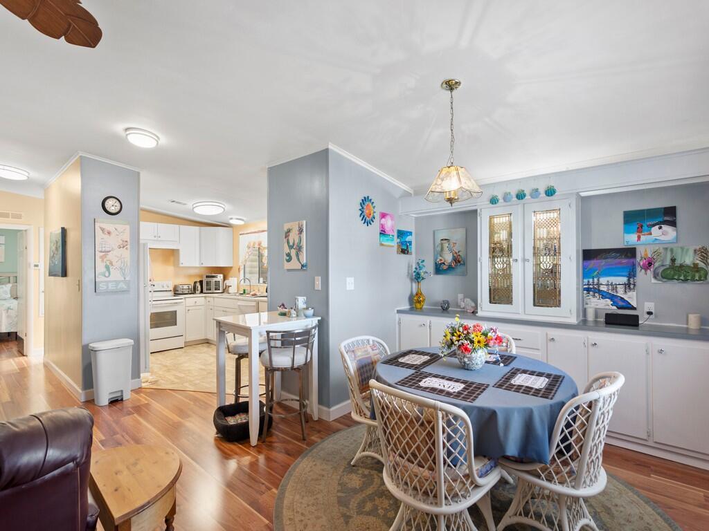 TROPICAL ISLES - Residential