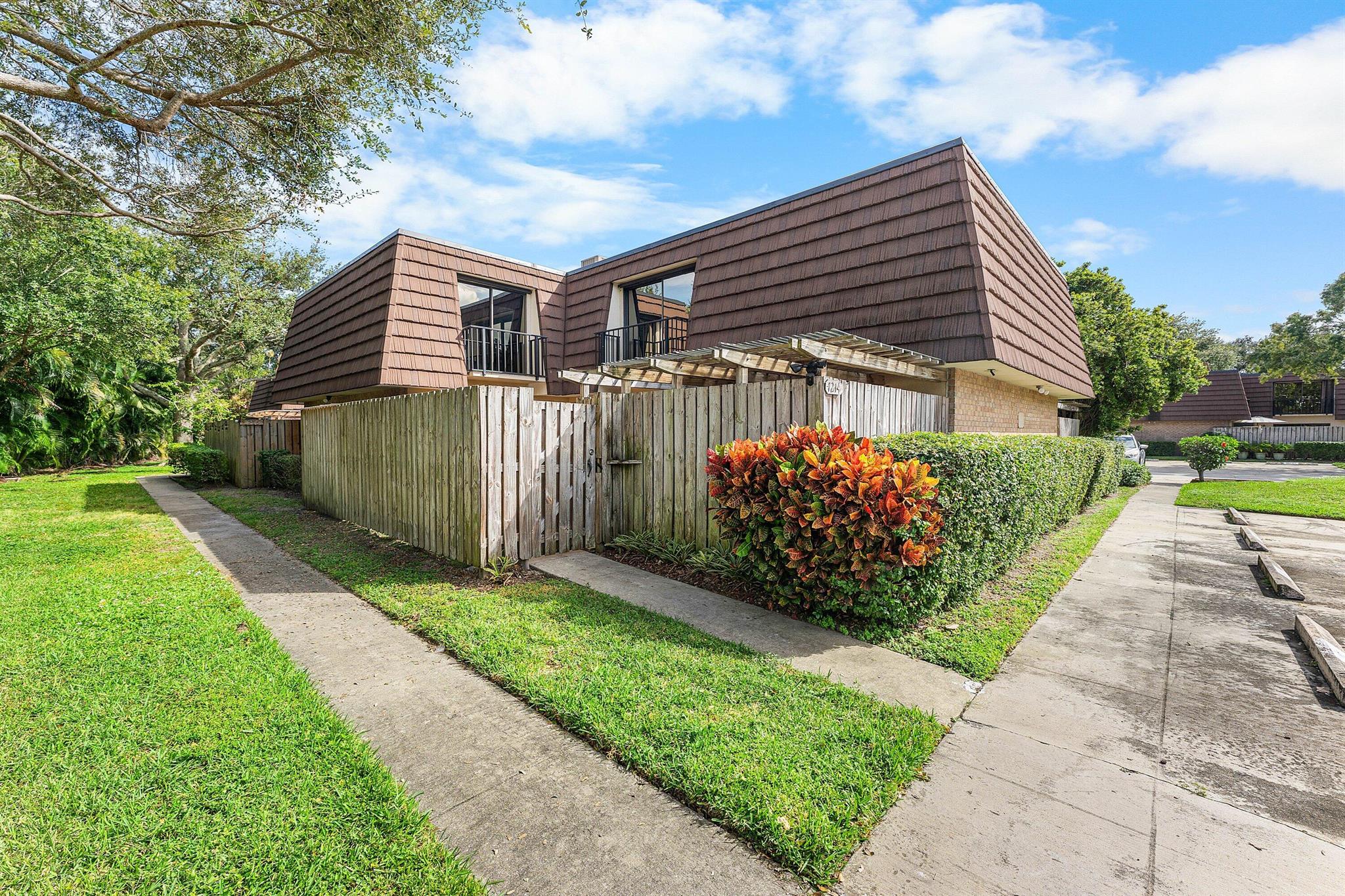 GARDEN LAKES AND GARDEN S - Residential