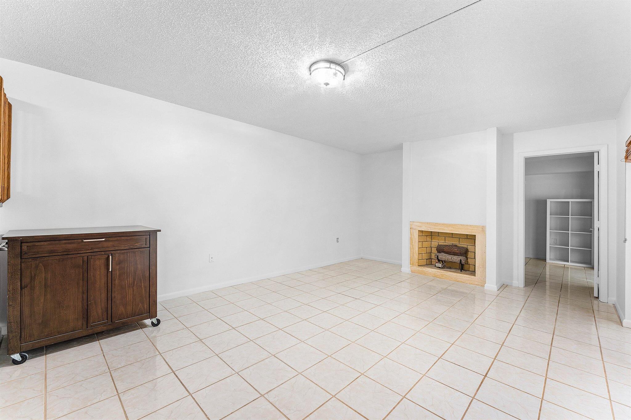 GARDEN LAKES AND GARDEN S - Residential