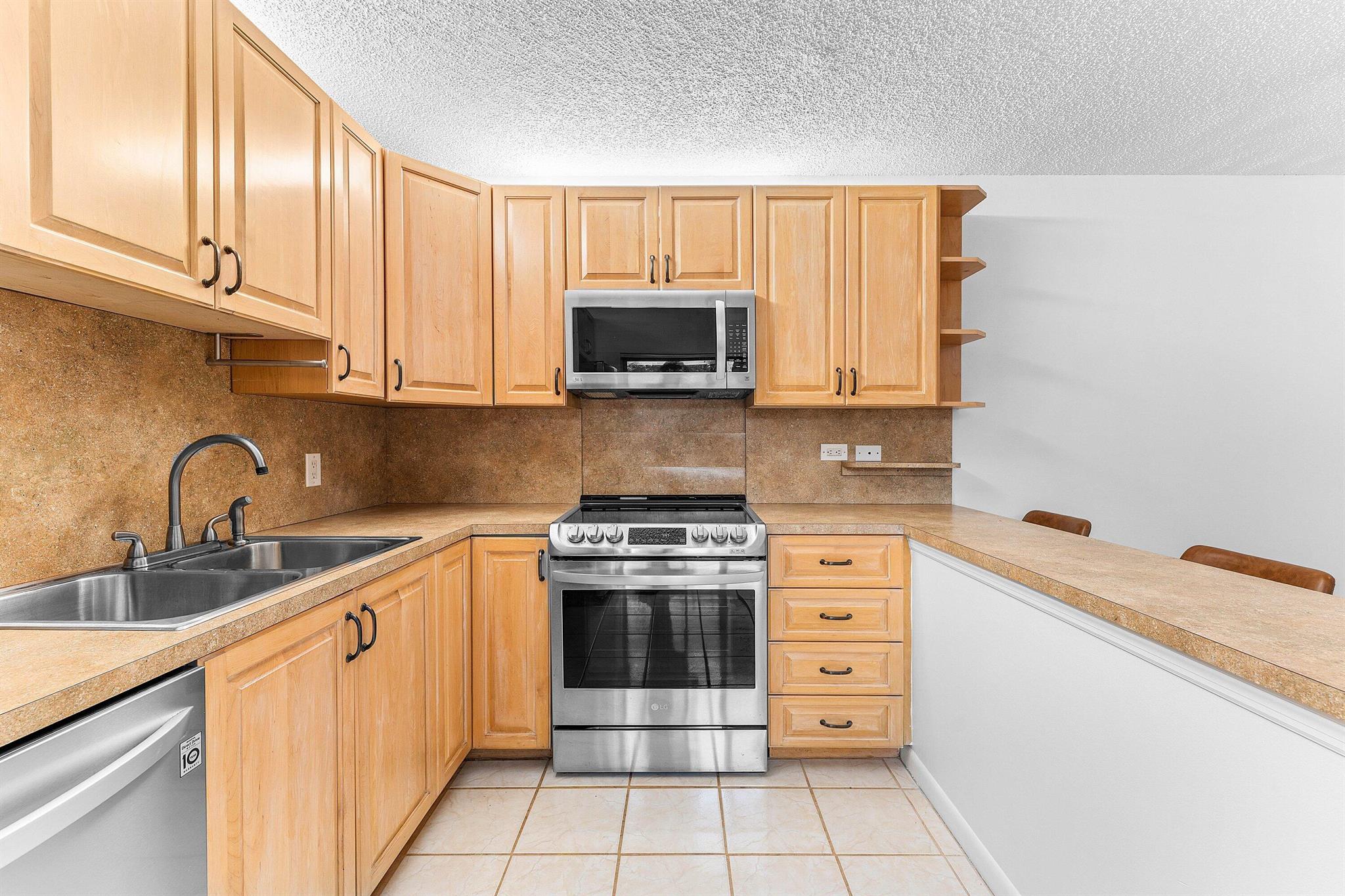 GARDEN LAKES AND GARDEN S - Residential