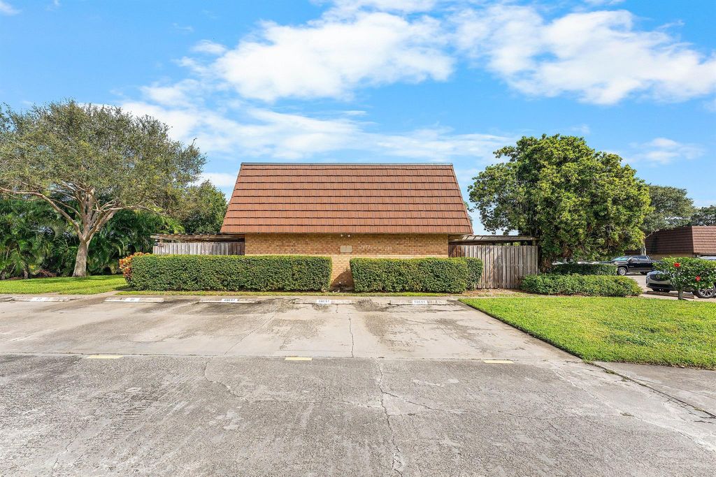 Photo of 1214 12th Lane, Palm Beach Gardens, FL 33418 (MLS # R11139399)