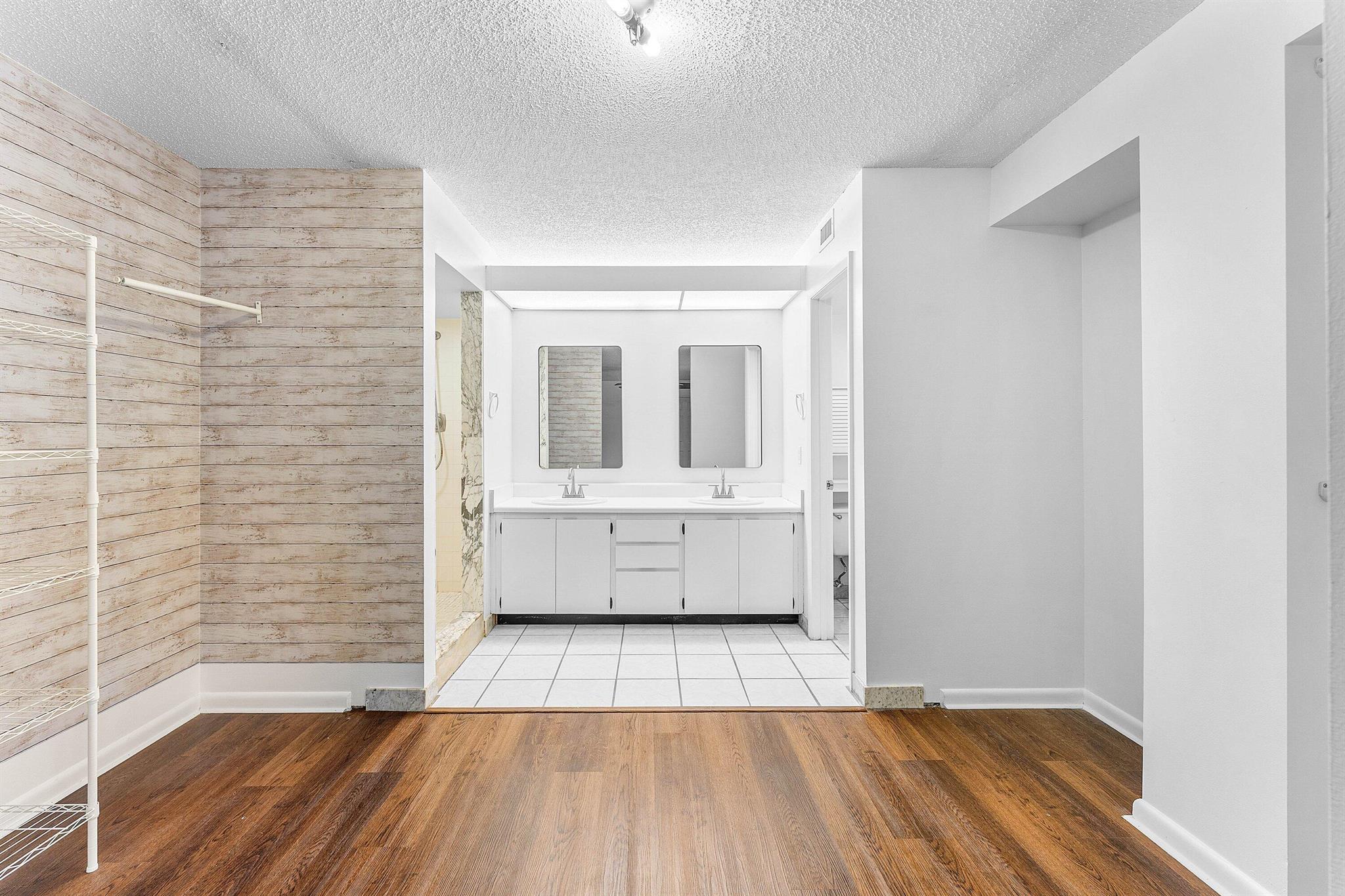 GARDEN LAKES AND GARDEN S - Residential