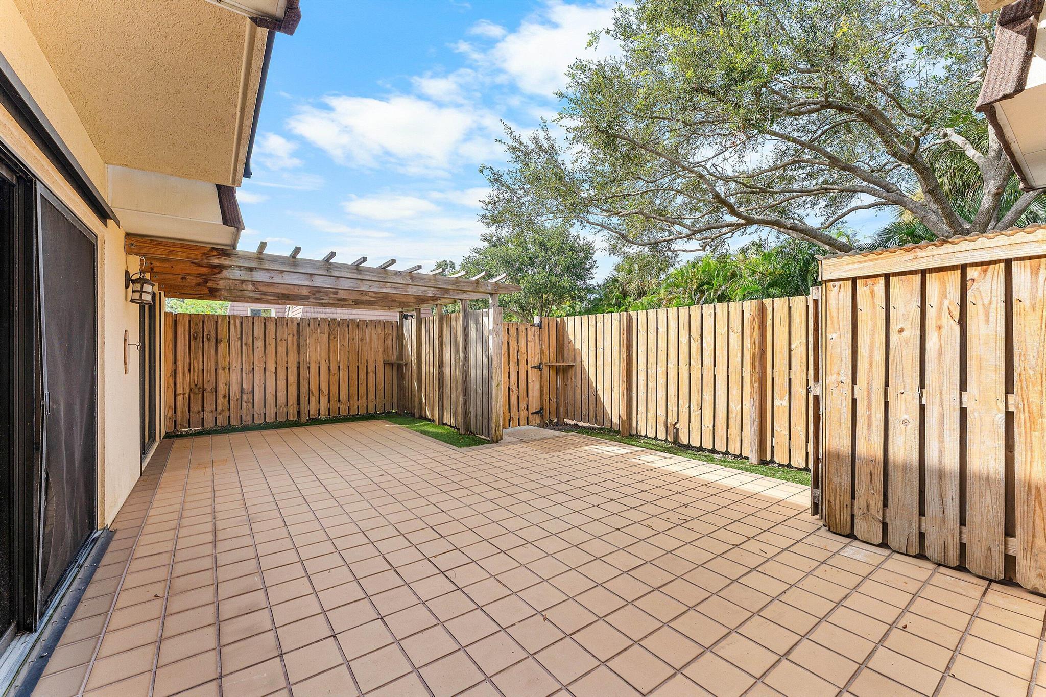 GARDEN LAKES AND GARDEN S - Residential