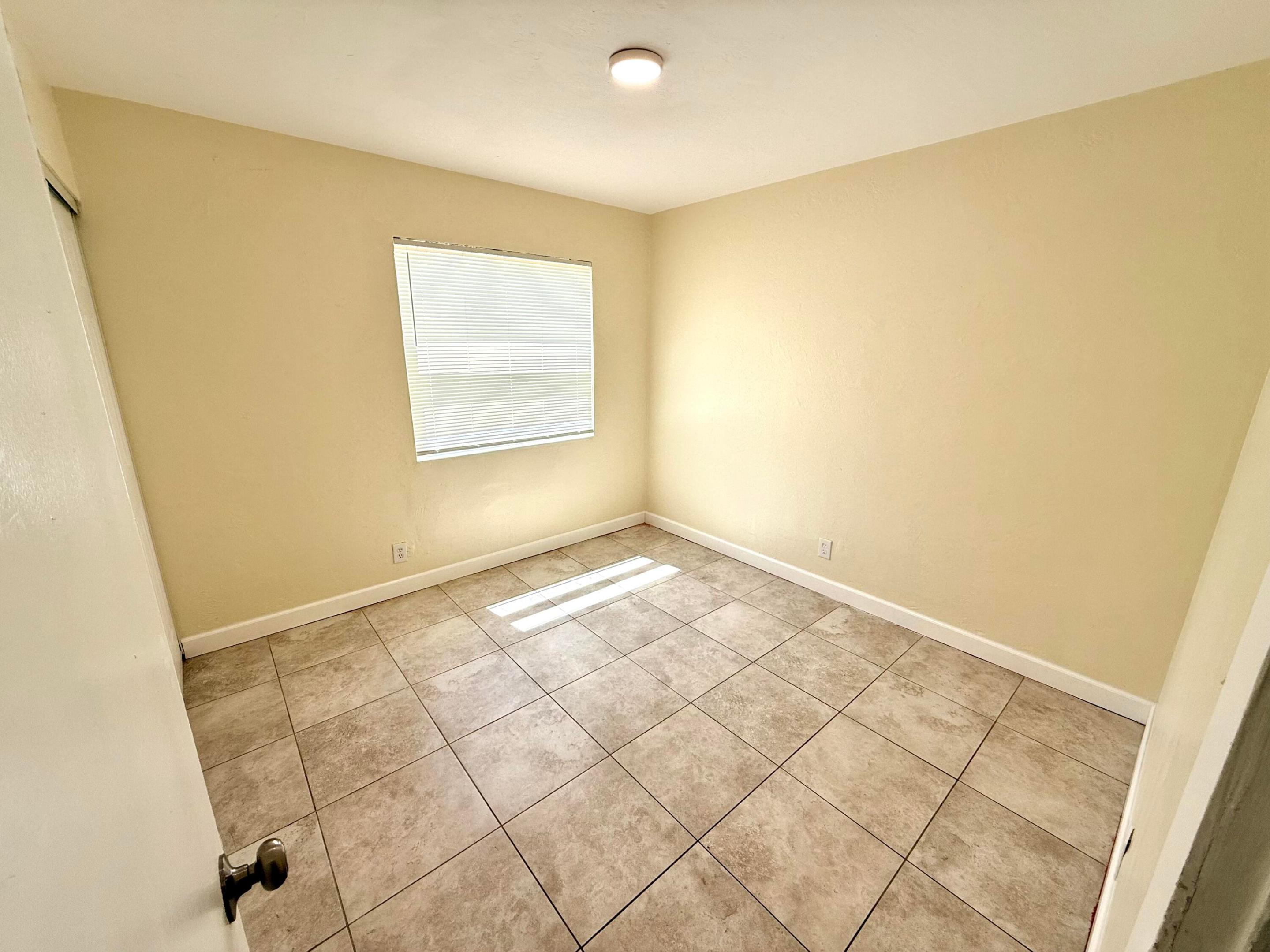 BROADVIEW COUNTRY CLUB - Residential Lease