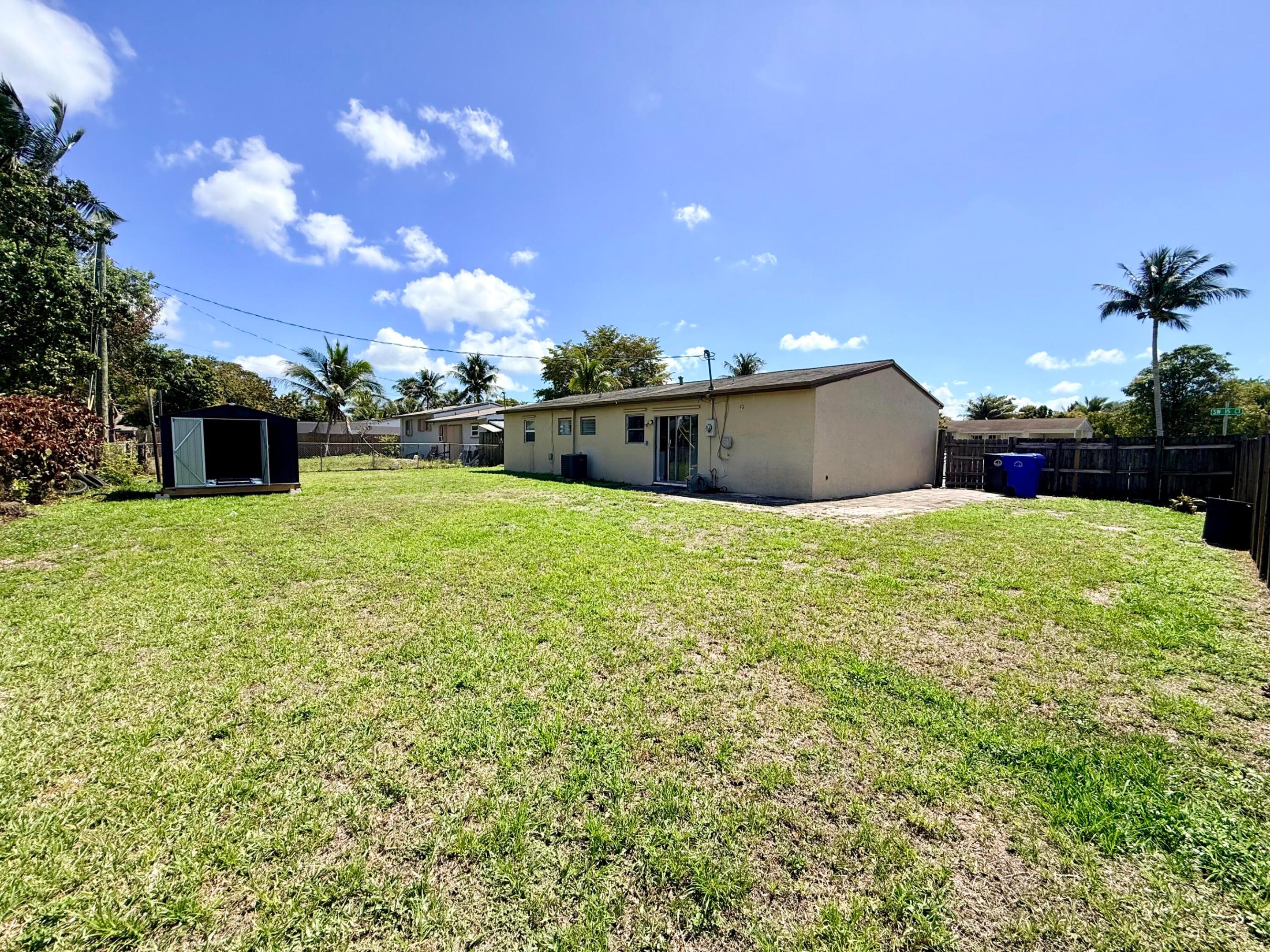 BROADVIEW COUNTRY CLUB - Residential Lease