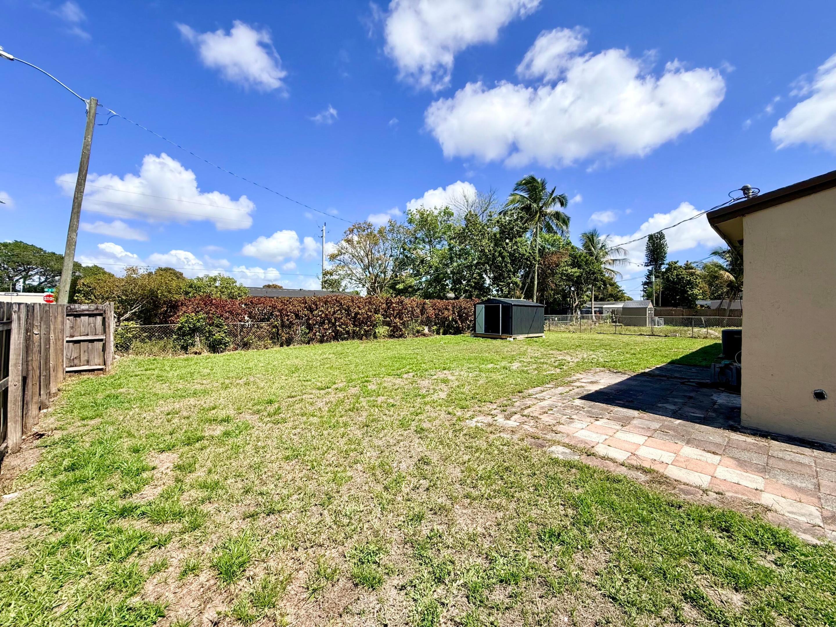 BROADVIEW COUNTRY CLUB - Residential Lease