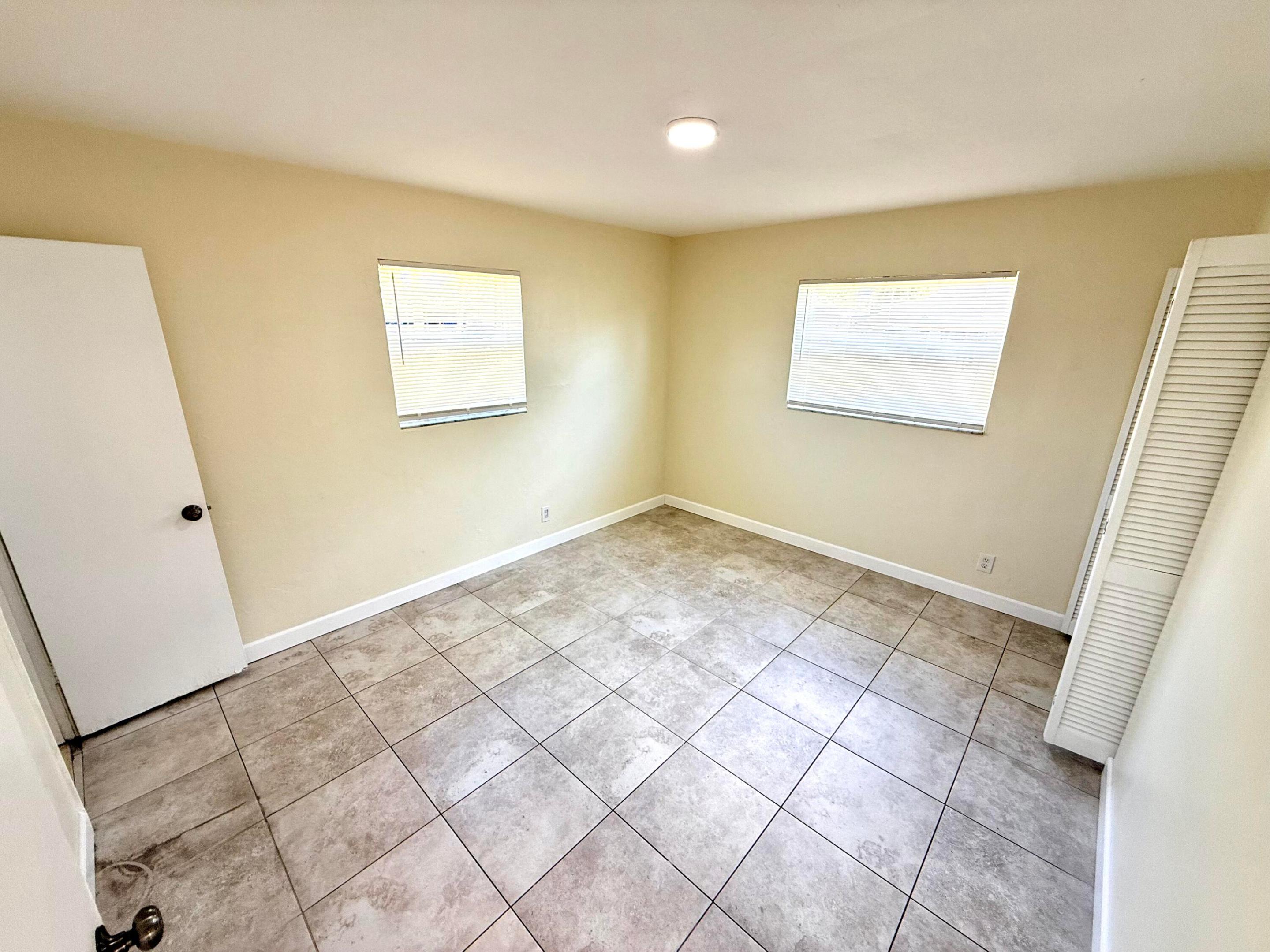 BROADVIEW COUNTRY CLUB - Residential Lease