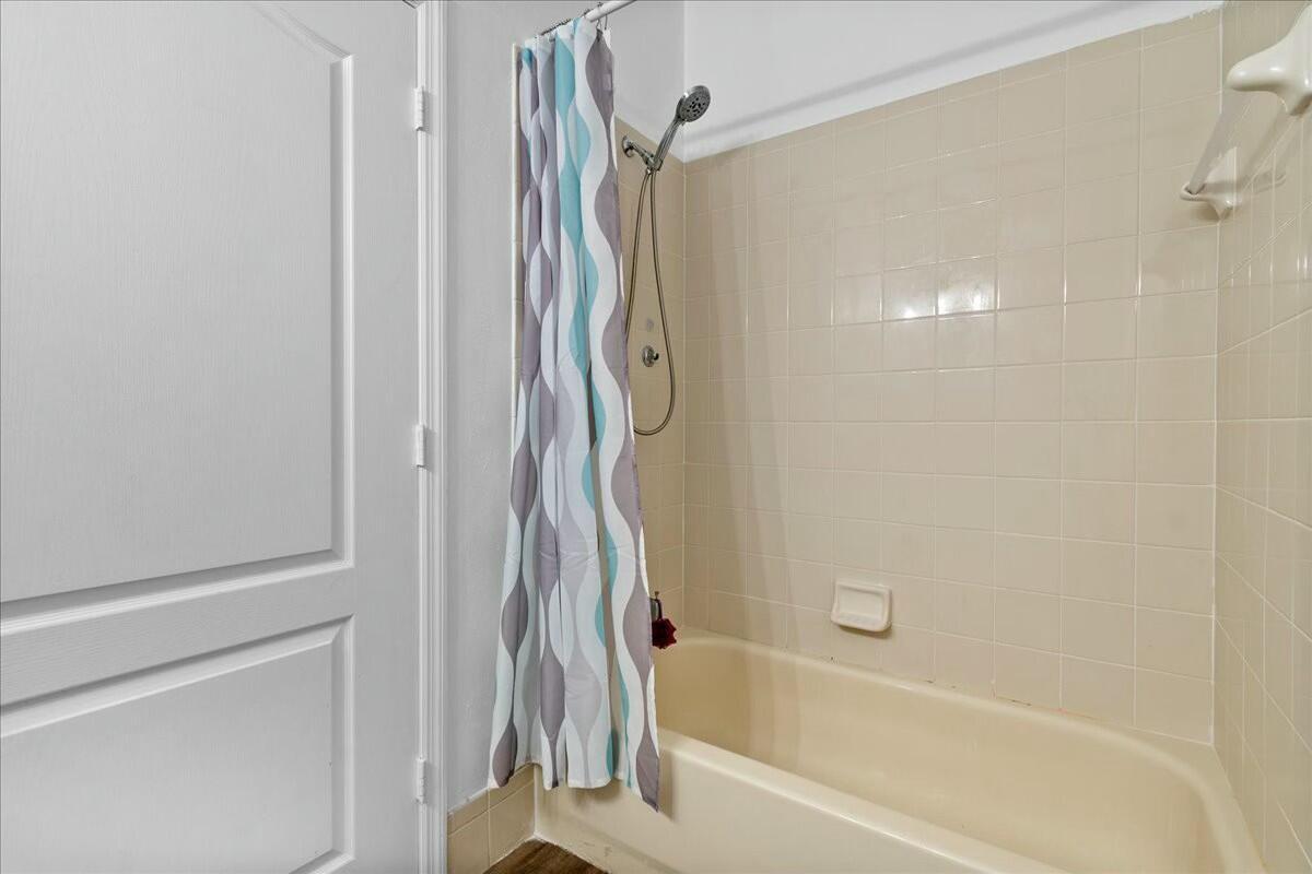 SHOMA COURTYARDS - Residential Lease