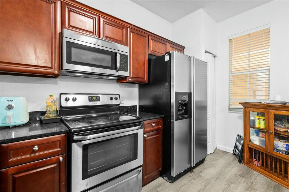 SHOMA COURTYARDS - Residential Lease