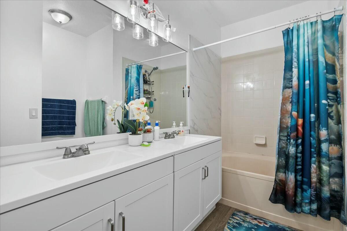 SHOMA COURTYARDS - Residential Lease