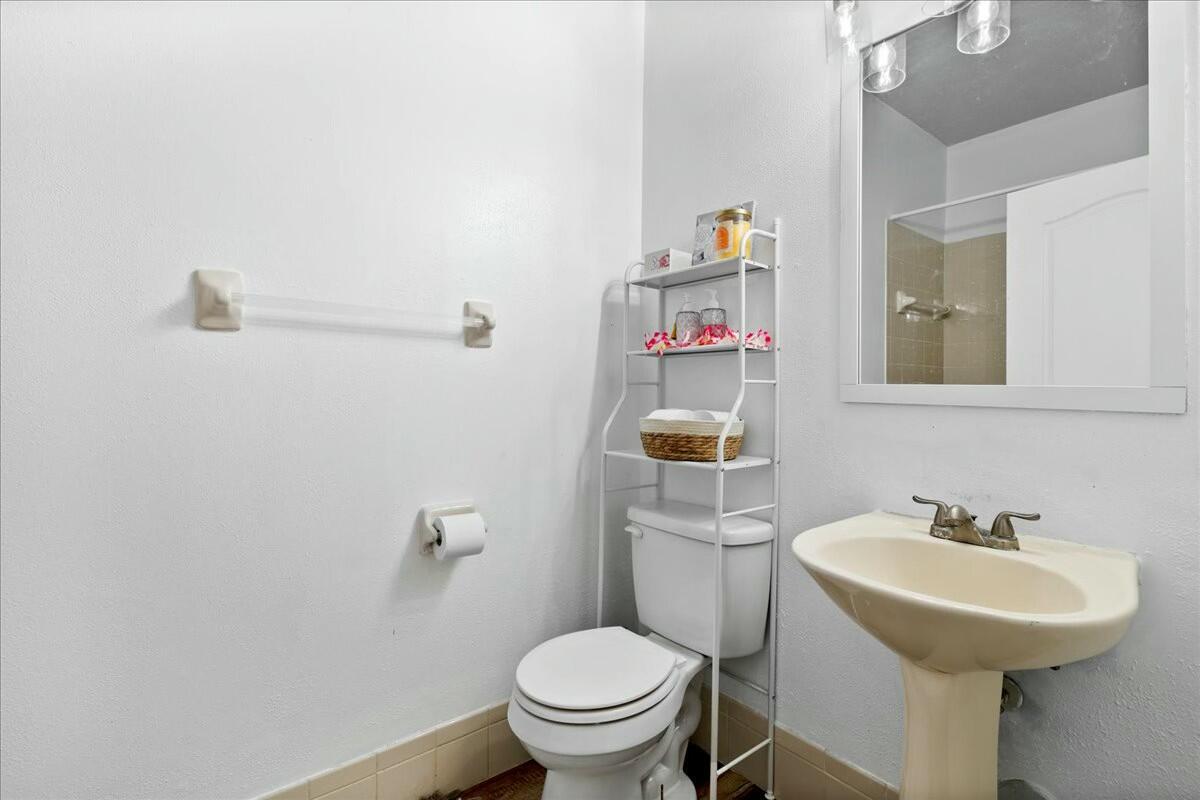 SHOMA COURTYARDS - Residential Lease