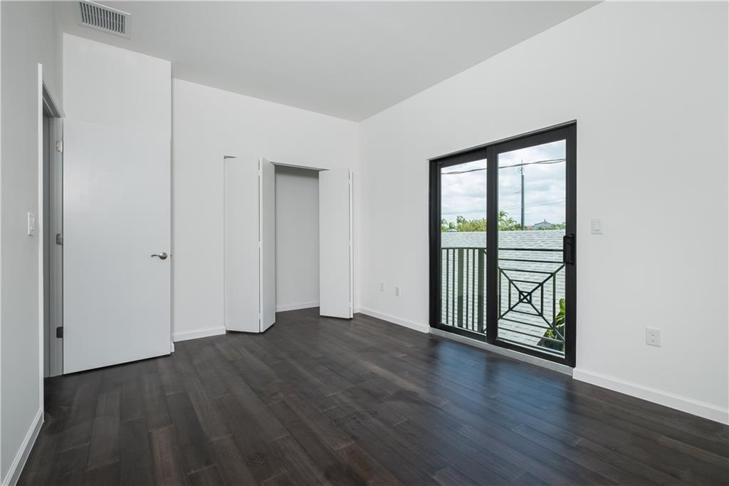 33 URBAN PLACE - Residential