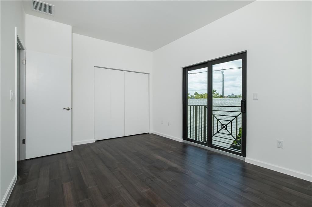 33 URBAN PLACE - Residential
