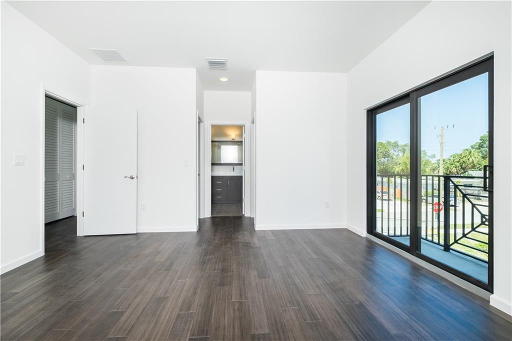 33 URBAN PLACE - Residential