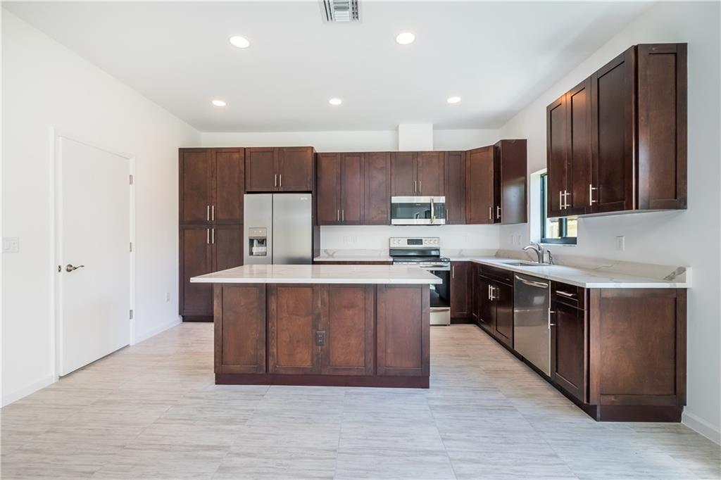 33 URBAN PLACE - Residential