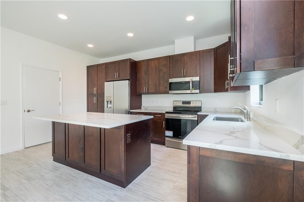 33 URBAN PLACE - Residential
