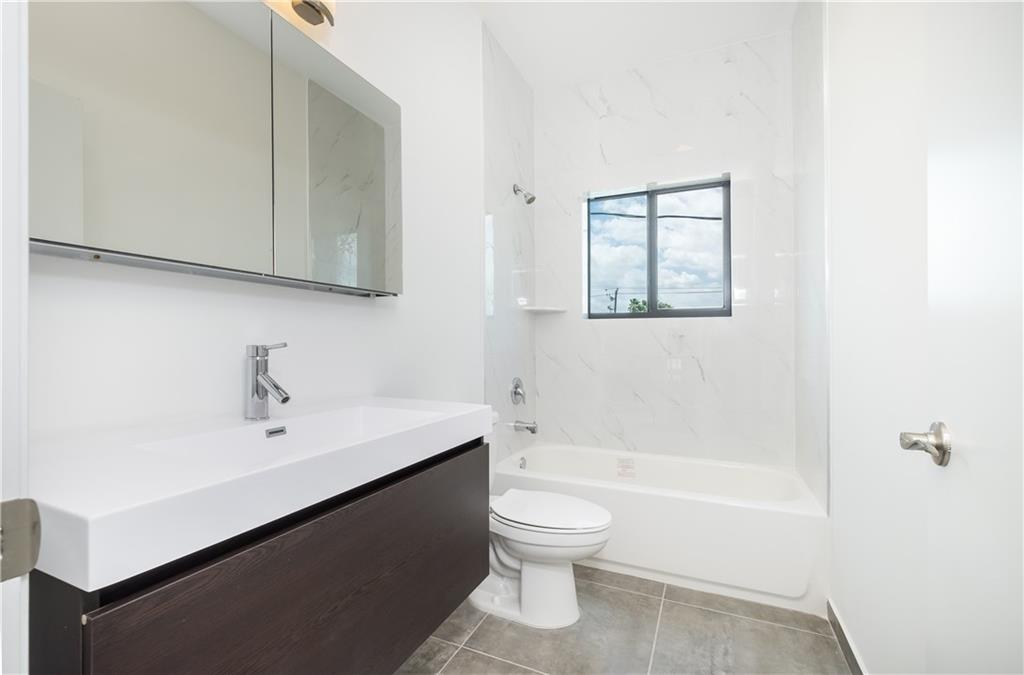 33 URBAN PLACE - Residential