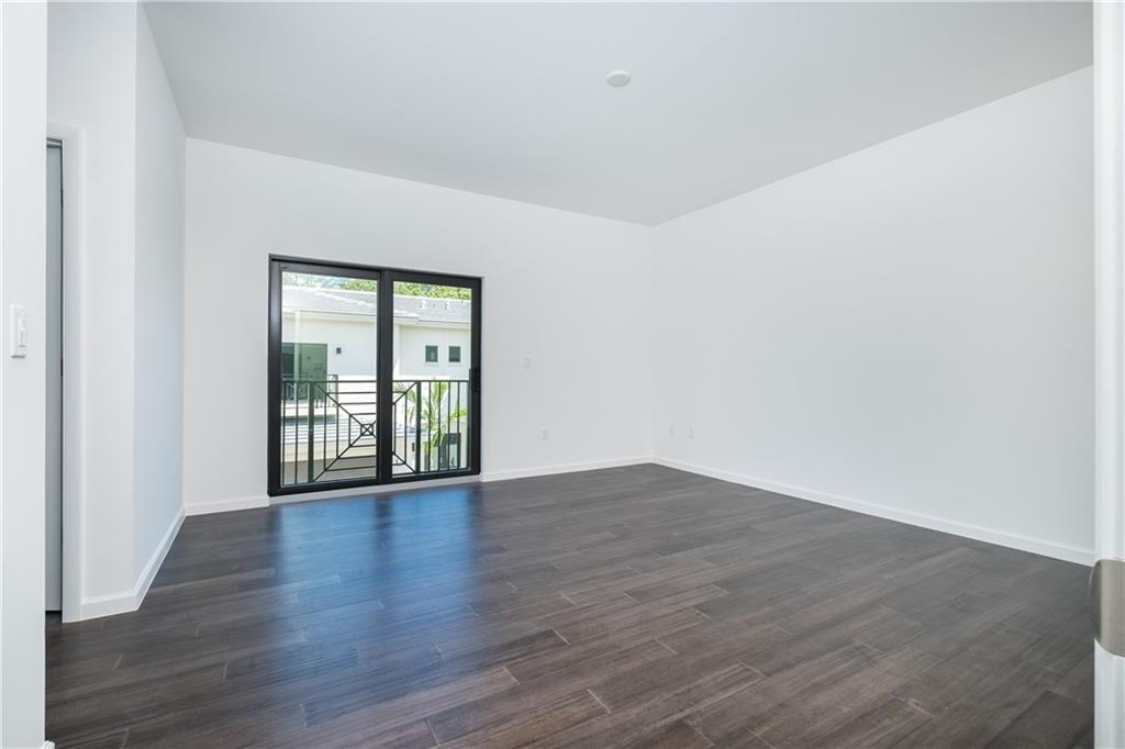 33 URBAN PLACE - Residential