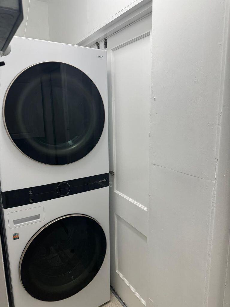 LAKEVIEW PARK RIVIERA BEA - Residential Lease